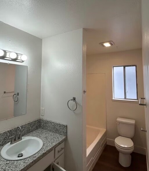 Building Photo - 12 Klondike Ct