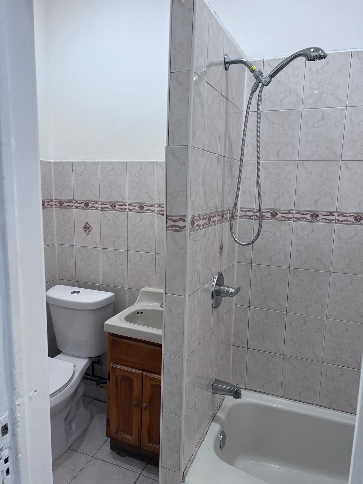 Building Photo - 105 Ridgewood Ave