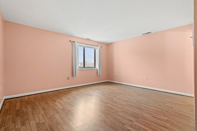 Building Photo - 12 9th St