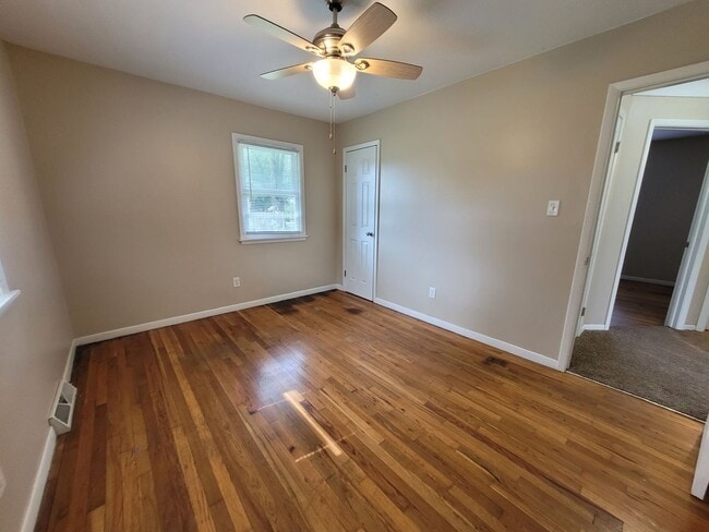 Building Photo - 2 Bedroom, 1 Bathroom Home 5 Minutes from Downtown!