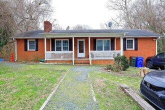 Building Photo - Great home in Chapel Hill!
