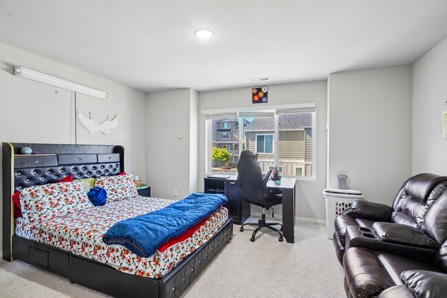 Building Photo - 15708 NW Blueblossom St