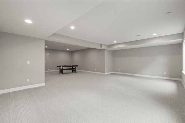 Building Photo - $7,495.00, Stunning 6 bed, 5 bath Ranch-St...