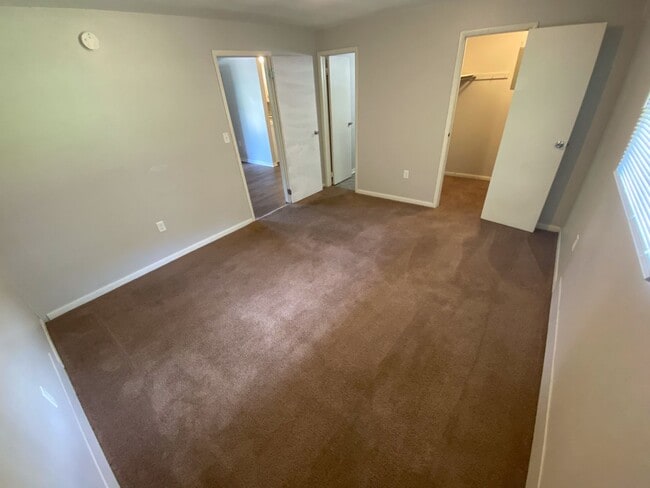 Building Photo - 1022-1024 Holloway St