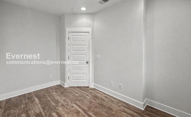 Building Photo - 736 29th Ave N