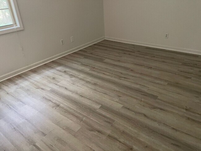 Building Photo - Modern 2-Bed, 1-Bath Oasis with Central Air and Gourmet Kitchen