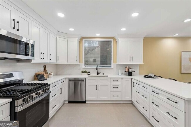 Building Photo - 805 Holmes St NW