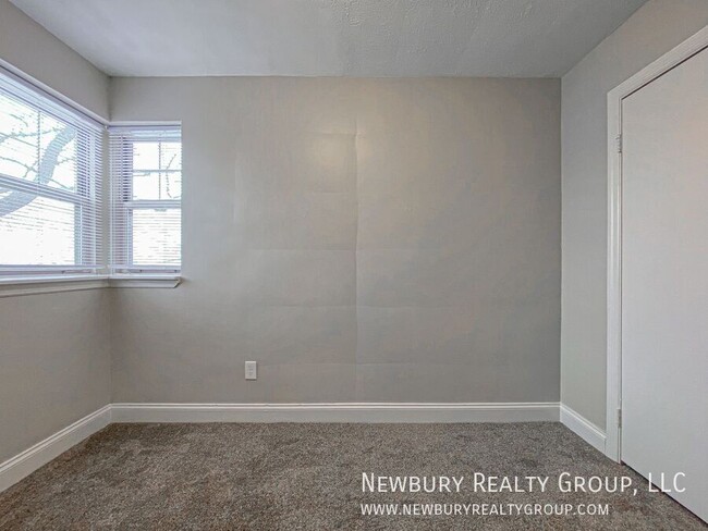 Building Photo - Meticulously maintained two-bedroom, one-b...