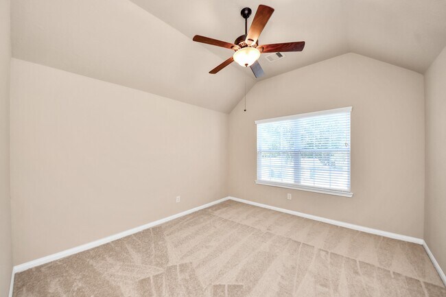 Building Photo - 3115 Lake Dr