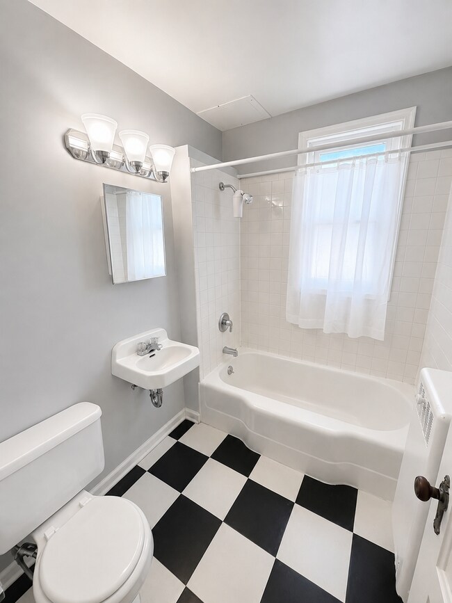 Building Photo - 317 N 31st Ave