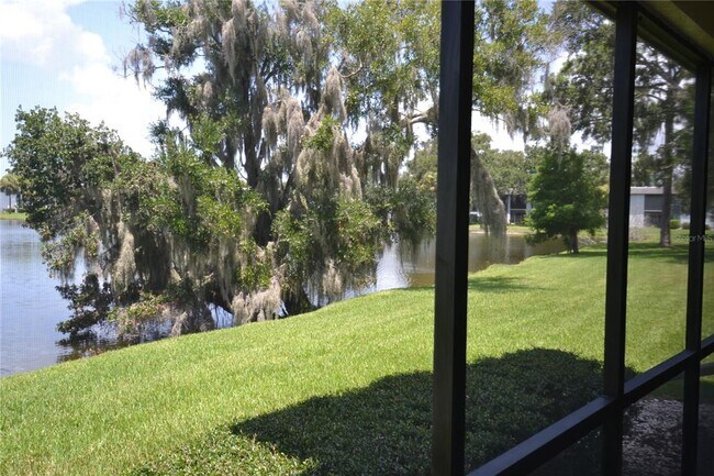 Building Photo - 209 Woodlake Wynde