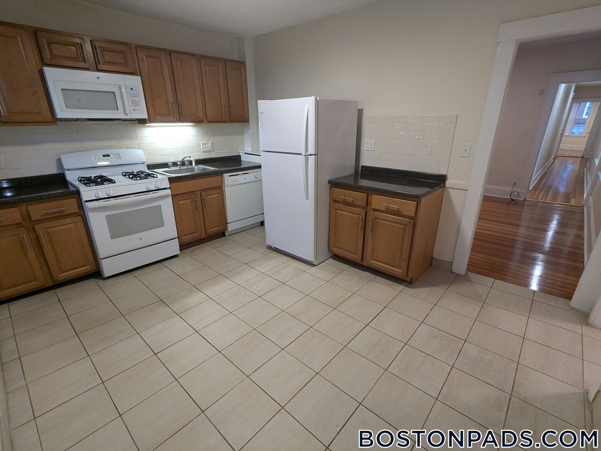 Building Photo - 6 Barrows St