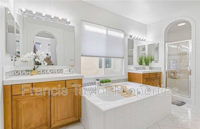 Building Photo - 33422 Scarborough Ln