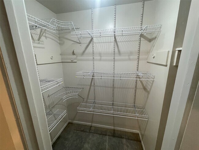 Building Photo - 4105 Vista Rd