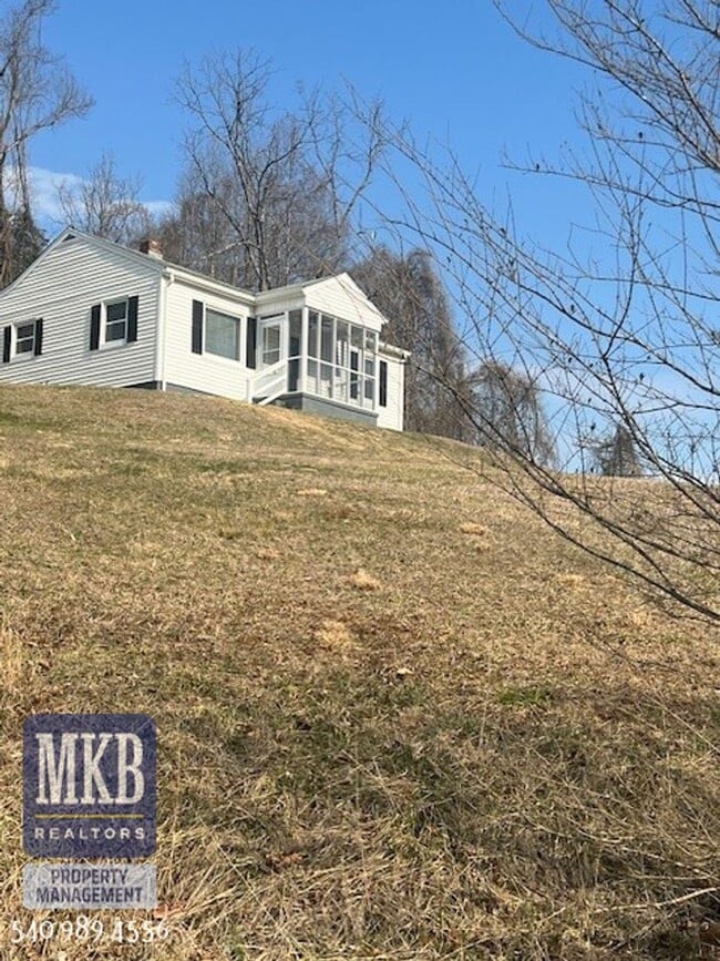Building Photo - 6221 Shady Acres Dr