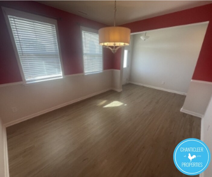 Building Photo - 112 Hoyne Way