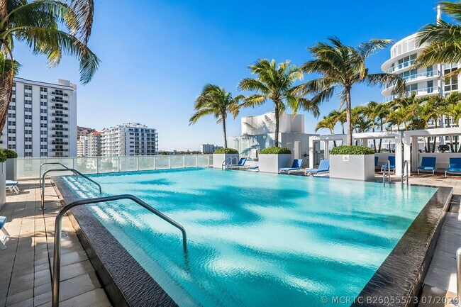 Building Photo - 3101 Bayshore Dr