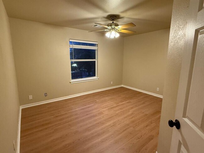 Building Photo - 11505 Emerald Falls Dr