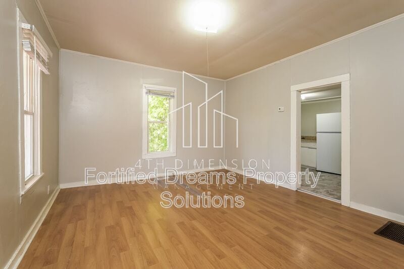 Building Photo - 2015 Row St