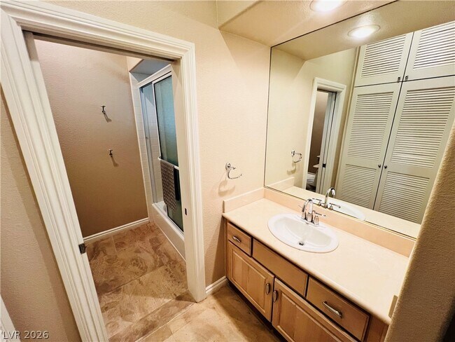 Building Photo - 7408 Silver Palm Ave