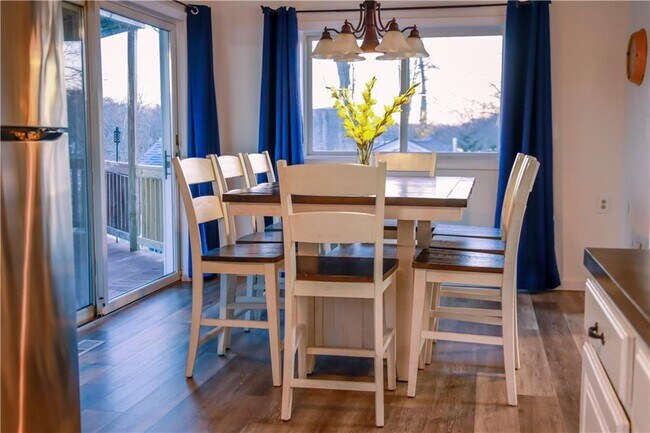 Building Photo - 46 W Shore Dr