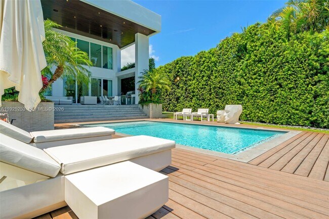 Building Photo - 420 Island Dr