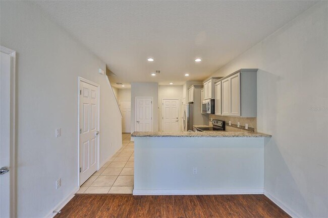 Building Photo - 9160 Hillcroft Dr