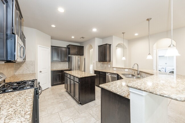 Building Photo - 2414 Garden Falls Dr