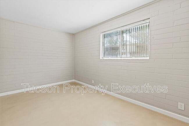 Building Photo - 3317 N Howard Blvd