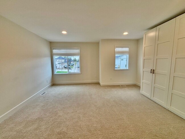 Building Photo - Gorgeous Ridgefield Home