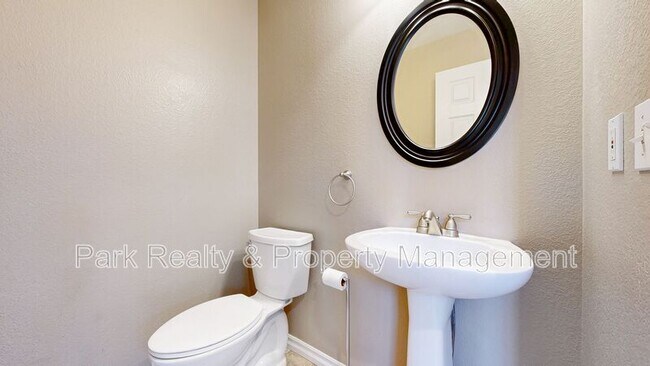 Building Photo - 8596 Bluegrass Cir