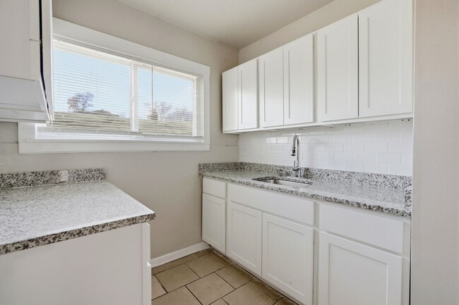 Building Photo - 1301 E Muir Ave