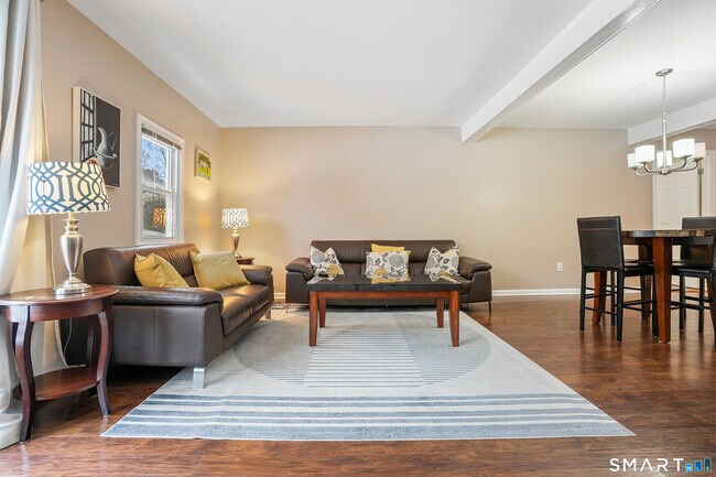 Building Photo - 62 Sherry Ln