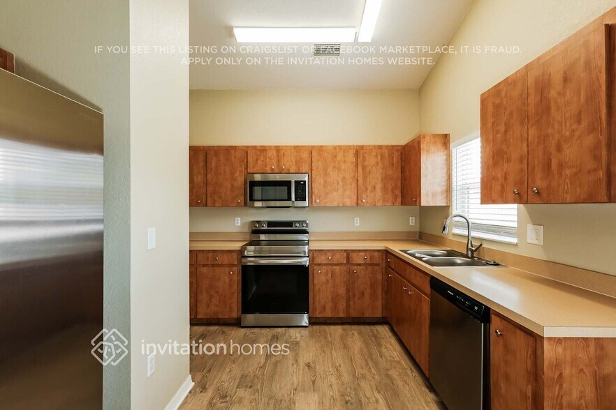 Building Photo - 8749 Pebblebrooke Way
