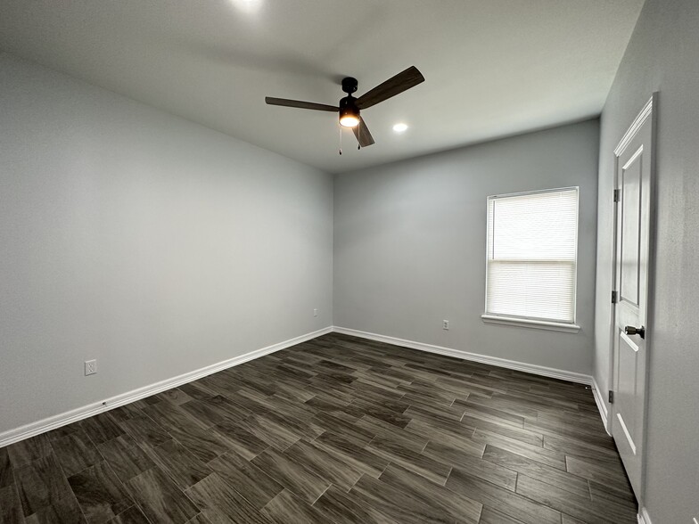 Building Photo - 3924 Las Vistas Ln