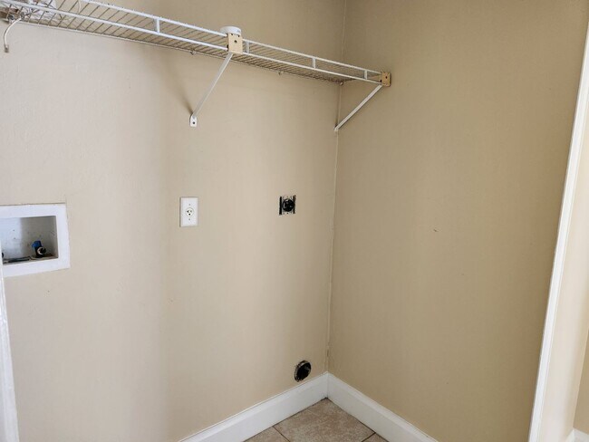 Building Photo - 1125 Alvin Ave