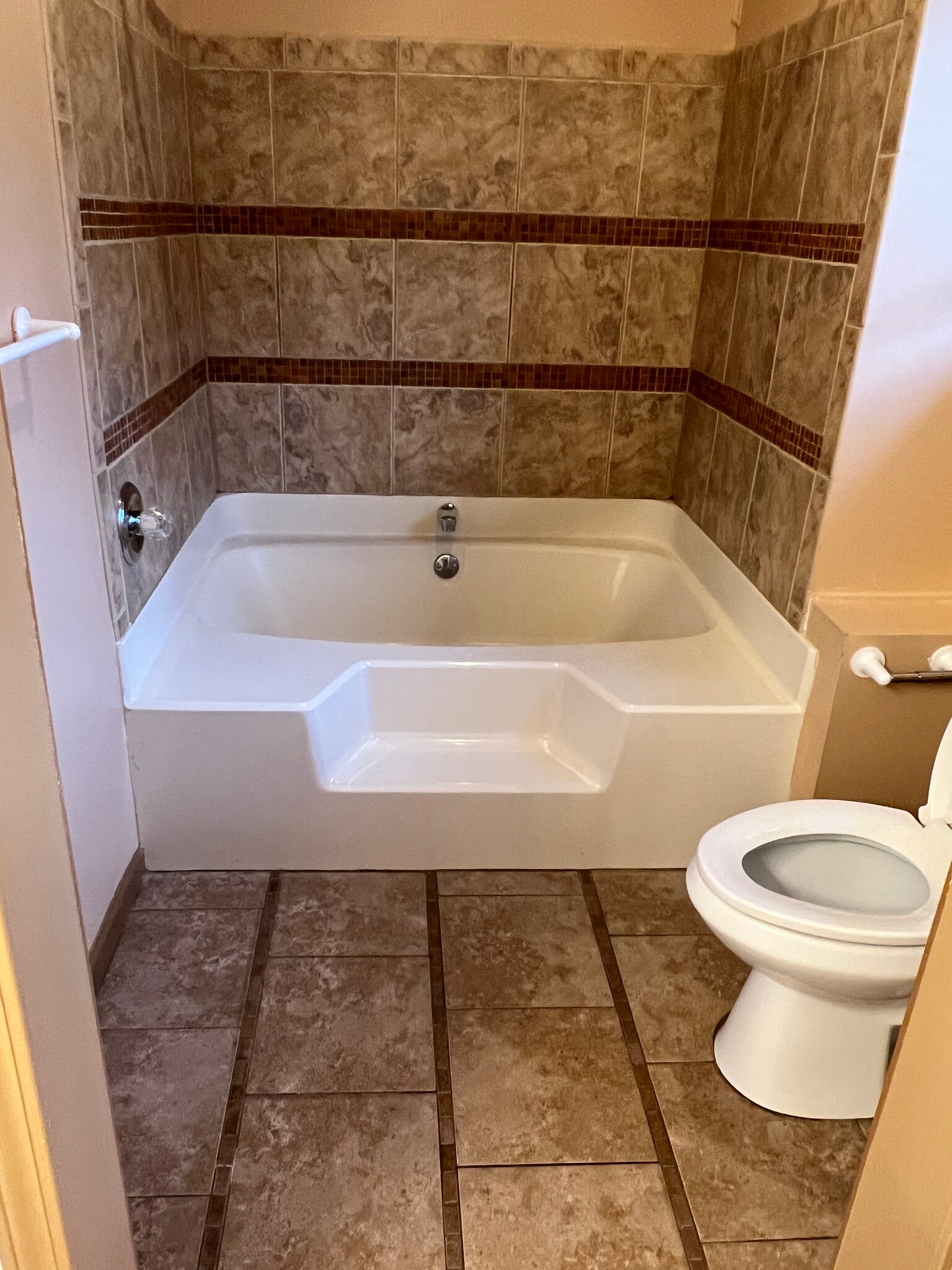 Master tub - 6505 Saint Andrews Dr