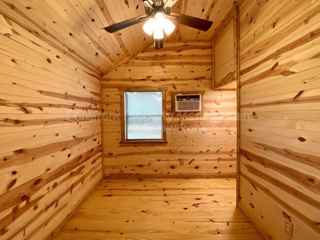 Building Photo - 624 Deer Creek Dr W