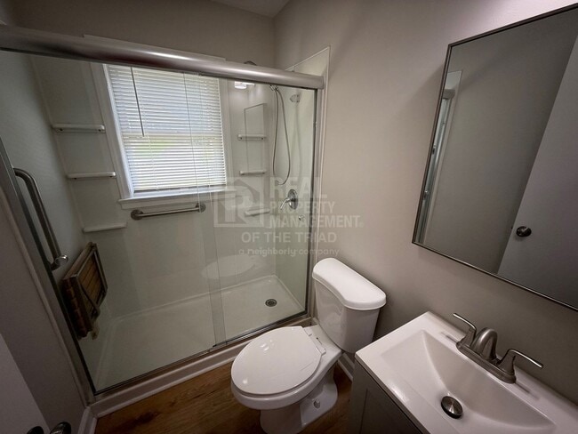 Building Photo - 828 Circle Dr