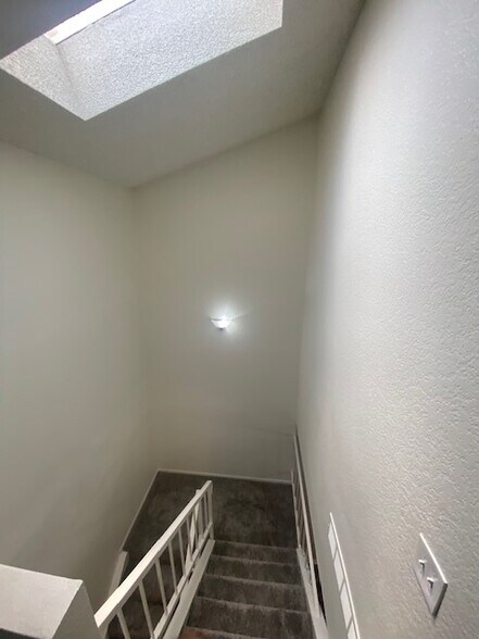 Building Photo - 8324 Vineyard Ave