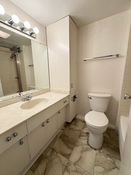 Building Photo - 1221 Minor Ave