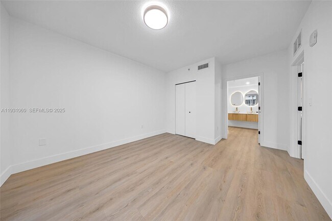 Building Photo - 170 SE 14th St