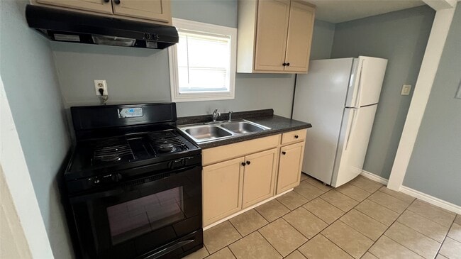 Building Photo - 25128 Faraway Ln