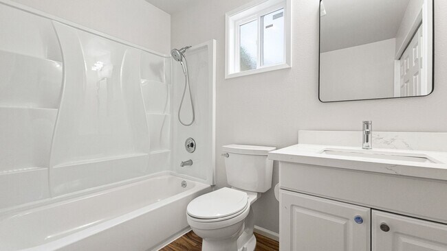 Building Photo - Updated 2-Bed Home Near Parks, Transit, and Light Rail