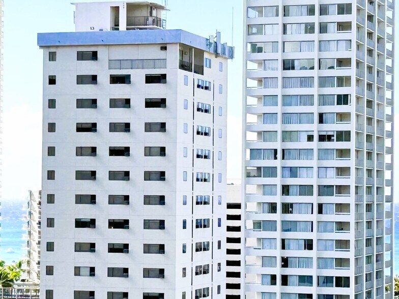 Building Photo - 2415 Ala Wai Blvd