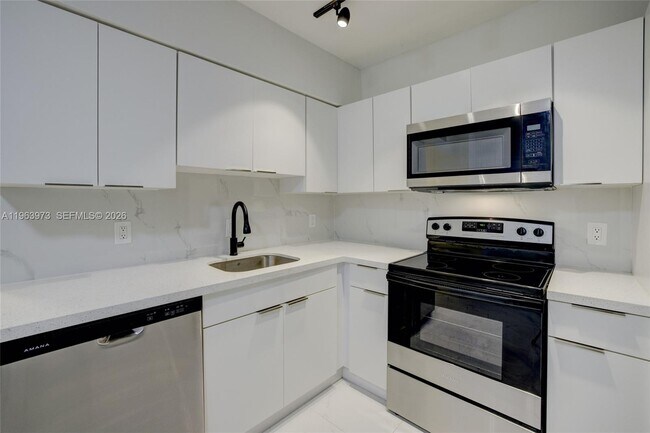 Building Photo - 1740 Funston St