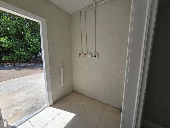 Building Photo - 2348 NW 15th St