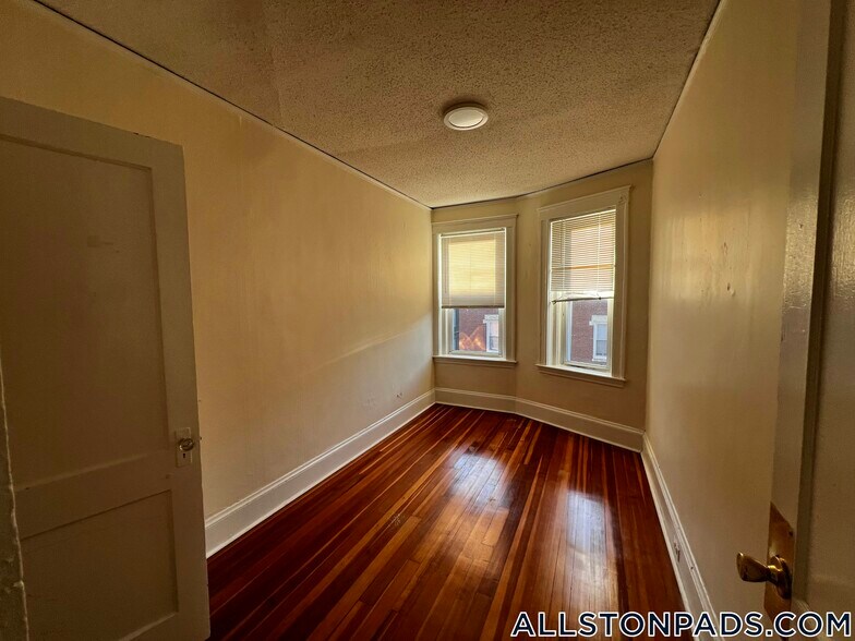 Building Photo - 6 Barrows St
