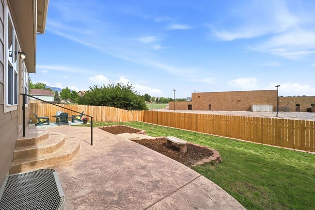 Building Photo - 1108 Scarlet Oak Dr