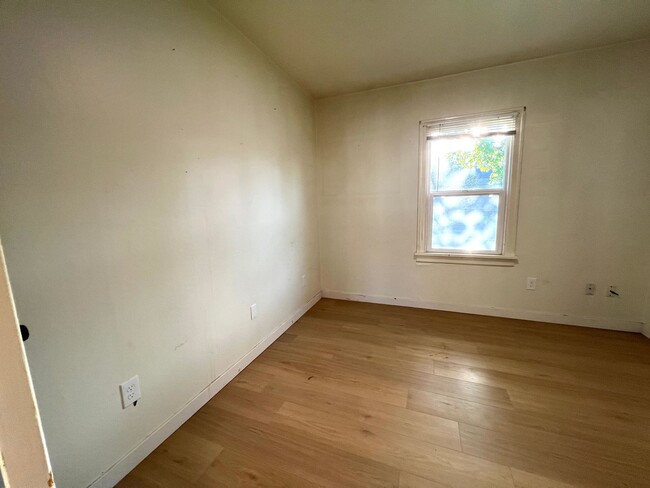 Building Photo - Cute 2 bedroom, 1 bath in Mount Vernon clo...